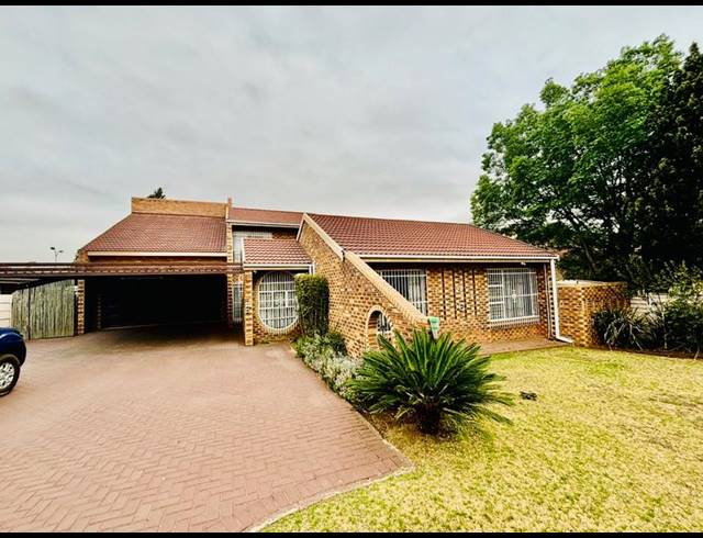 3 BEDROOM HOUSE FOR SALE IN VANDERBIJLPARK SE 3